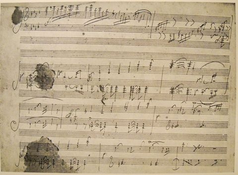 «Für Elise, de Beethoven, mais si tu sais cette mélodie au piano tellement utilisée qu'on pourrait tous la fredonner du début à la fin sans fausses notes...»