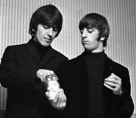 Quand George et Ringo volent le micro, voire même le stylo !