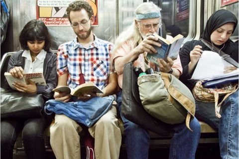 Que lisent mes voisins dans le RER?