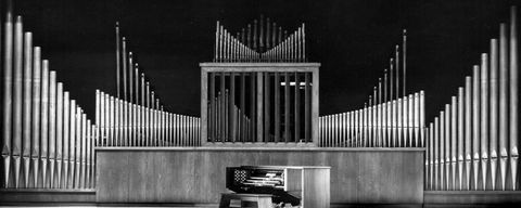 L'orgue évolue devant la camera