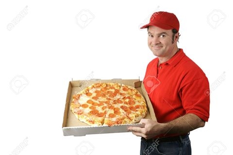 A un moment le héros est livreur de pizzas